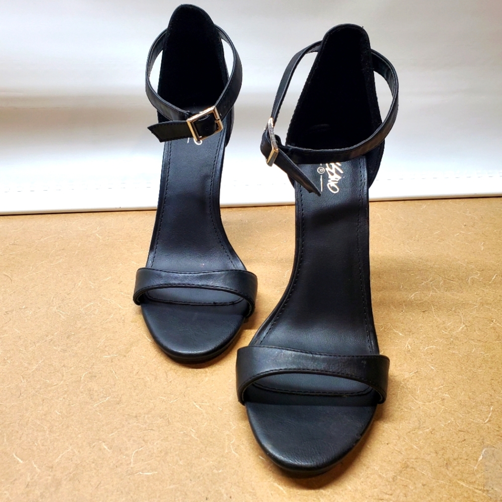 Black High Heels 8.5